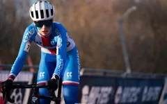 Povedený start MS a cenná generálka. Česká štafeta dojela v Hulstu šestá