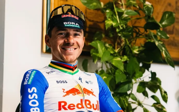 Remco Evenepoel zahájil sezonu třemi výhrami. Bude to stačit na Pogačara?