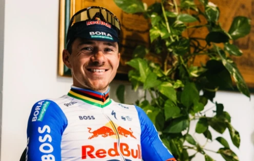 Remco Evenepoel zahájil sezonu třemi výhrami. Bude to stačit na Pogačara?