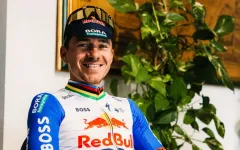 Remco Evenepoel zahájil sezonu třemi výhrami. Bude to stačit na Pogačara?