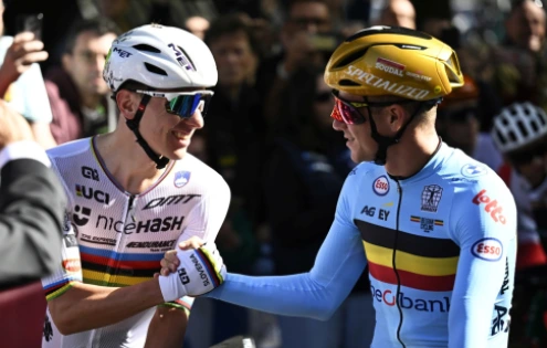 Remco Evenepoel zahájil sezonu třemi výhrami. Bude to stačit na Pogačara?