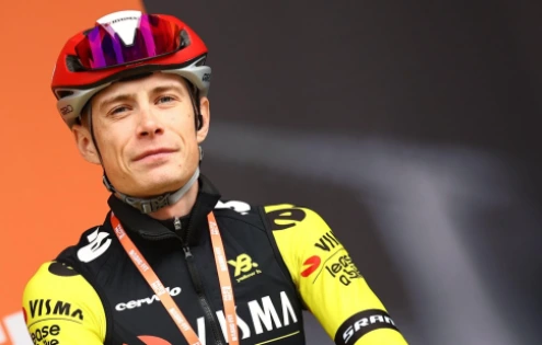 Jonas Vingegaard havaroval během tréninku. Pád měl přijít po honičce s fanouškem