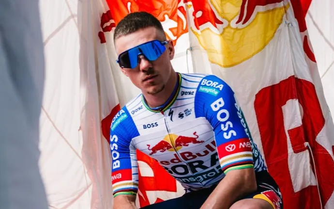 Evenepoel chtěl Giro jako přípravu na Tour, Red Bull řekl ne. Belgičan se chystá na souboj s Pogačarem