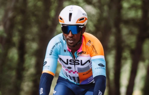 Snový debut Biniama Girmaye: V novém dresu ovládl úvod Kolem Valencie a ukončil roční půst