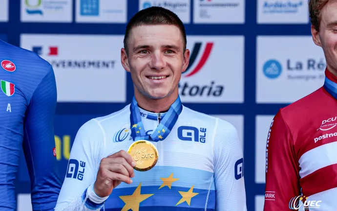 Remco Evenepoel ovládl královskou etapu ve Valencii a míří za dalším celkovým triumfem