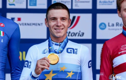 Remco Evenepoel ovládl královskou etapu ve Valencii a míří za dalším celkovým triumfem