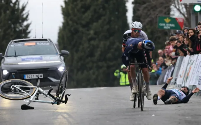 Jan Christen diskvalifikován z Clásica Jaén po kolizi s Van Gillsem