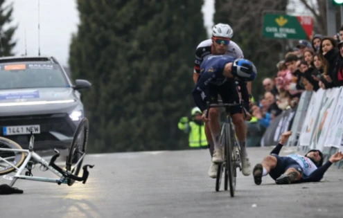 Maxim Van Gils má po pádu v Clásica Jaén zlomeninu pánve