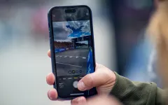 Digitální revoluce v pelotonu: Jak sociální sítě mění cyklistické hvězdy v milionové idoly