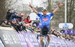 Mathieu van der Poel ovládl klasiku Omloop drtivým útokem na Muuru