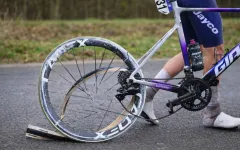 Za kolaps kola na Omloopu nemůže hookless systém, ale jízda na defektu tvrdí Cadex