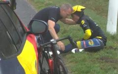 Pád v dešti vyřadil Ayusa z Paříž–Nice. Lídr závodu musel odstoupit