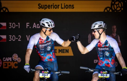 Superior Lions zahájili Cape Epic 2026. V extrémním vedru dokončili prolog na 32. místě