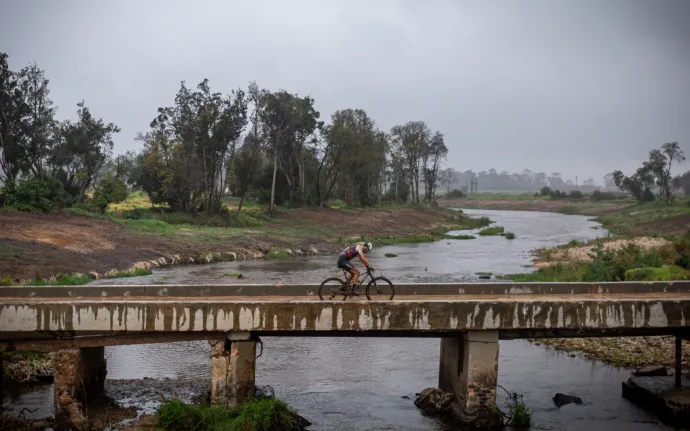 Cape Epic: Superior Lions po dramatickém pádu dokončili nejdelší etapu