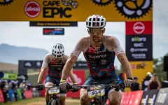 Cape Epic se láme do druhé poloviny. Superior Lions se trápí a bojují o dokončení