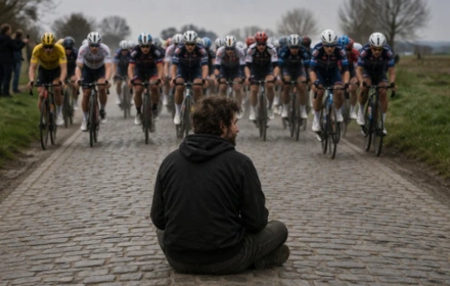 Klimatický aktivista narušil Ronde van Brugge: Týmy zvažují žalobu po hromadném pádu