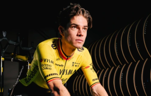 Příběh slavné fotky: Fanoušek s nosem na Van Aertově přilbě promluvil a poslal omluvu