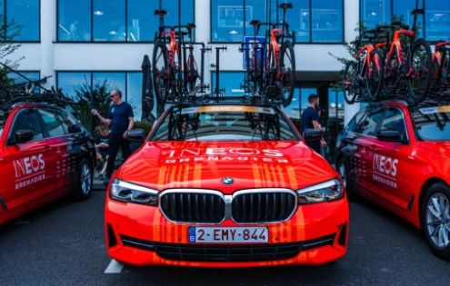 Ganna ovládl Dwars door Vlaanderen. Po vítězství ale přišla pokuta