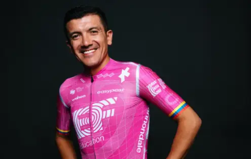 Richard Carapaz musel měsíc před startem Gira na neplánovanou operaci