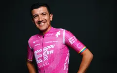 Richard Carapaz musel měsíc před startem Gira na neplánovanou operaci