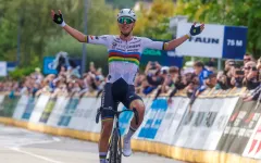 Pogačar nemá konkurenci, říká Lance Armstrong. Je to nejlepší cyklista všech dob?