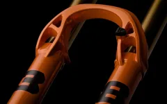 Nová FOX 38: Enduro vidlice s technologií z FOX 40 a patronou Grip X2