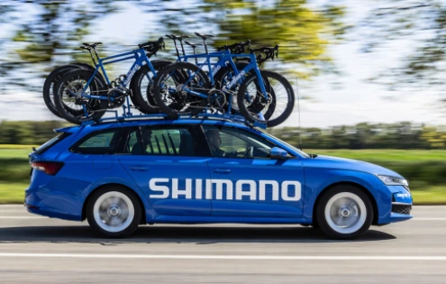 Tajemství modrého kola z Paříž-Roubaix: Na čem jel Tadej Pogačar po defektu?