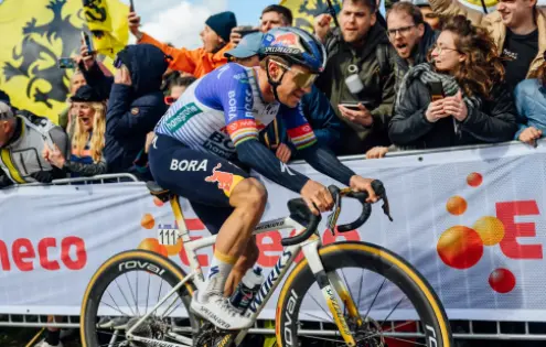 Remco Evenepoel podepsal doživotní smlouvu se značkou Specialized