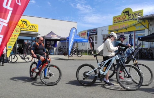 Písek ožil cyklistikou: Testování novinek a vydařený start sezóny u CYKLOŠVEC