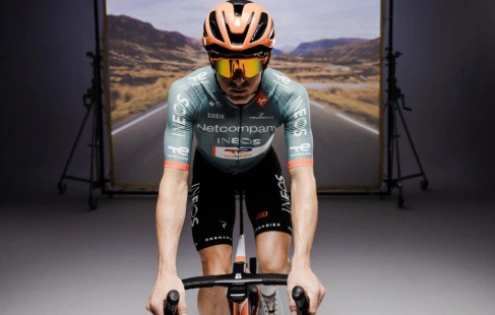 Tým Ineos mění název i barvy a na Giro nastoupí jako Netcompany Ineos Cycling Team