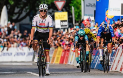 Pogačar ovládl první etapu závodu Kolem Romandie a obléká dres lídra