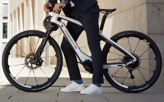 Porsche couvá z trhu e-biků. Budoucnost motorů Fazua je nejistá