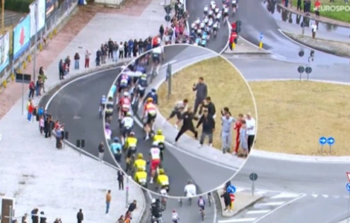 VIDEO: Skupina mladíků zaútočila na peloton Gira a riskovala hromadný pád