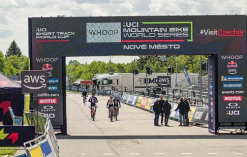 Van der Poel v Novém Městě startovat nebude, přednost dostala Tour de France