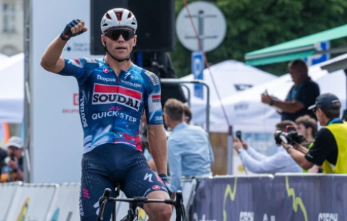Třetí triumf pro Magniera! Francouz na Giru ovládl spurt a vévodí bodovací soutěži
