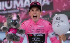 Jonas Vingegaard ovládl Giro d'Italia 2026 a zkompletoval všechny tři Grand Tours