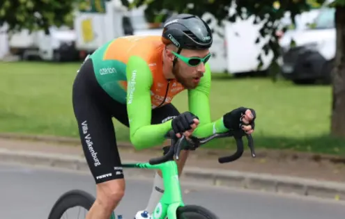 „Plakal u cesty jako dítě.“ Tým se tvrdě zastal Van Schipa a viní UCI z šikany