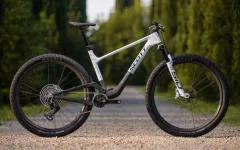 SCOTT Spark RC 2027: Lehčí rám, nové odpružení a jednodušší údržba