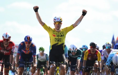 Wout van Aert ovládl sprint na Dauphiné. Visma mu připravila vítězný finiš