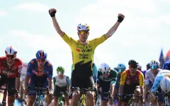 Wout van Aert ovládl sprint na Dauphiné. Visma mu připravila vítězný finiš