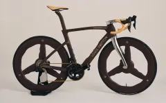Luxus na dvou kolech. Pinarello a Louis Vuitton vytvořily unikátní Dogmu F