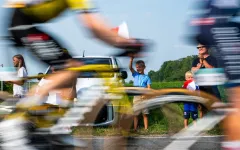 Závěr třetí etapy Tour bude bez diváků. Pyreneje sužují rozsáhlé lesní požáry