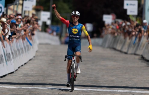 Mathias Vacek oblékne na Tour de France bílý trikot. Pedersen ovládl etapu