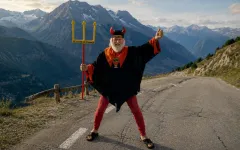 Legendárního Ďábla z Tour de France okradli. Zloději vykradli jeho karavan