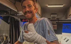 Hrůzný pád na Tour de France. Chris Harper po nehodě přišel o část palce