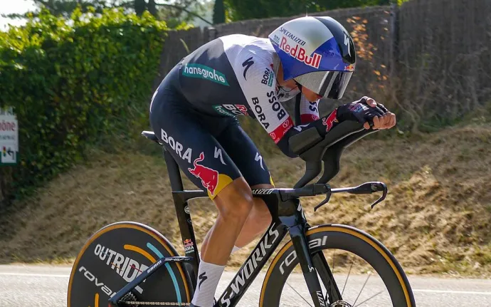 Florian Lipowitz po těžkém pádu končí na Tour de France. Evenepoel stáhl ztrátu na Pogačara