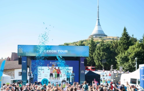Andrew August ovládl 2. etapu Czech Tour, Ježek porazil Hirta a vede českou soutěž