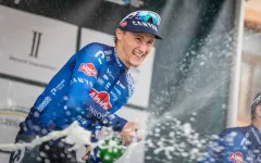 Ježek převzal vedení na West Bohemia Tour, první etapu vyhrál Vandevorst