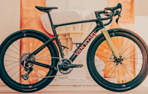 Van Rysel RCR-G: Gravelový aero speciál s hmotností pod 8 kg