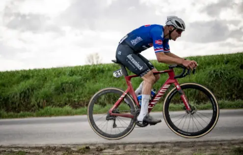 Van der Poel volí netradiční přípravu na MS. Místo Kanady zamíří do Lucemburska